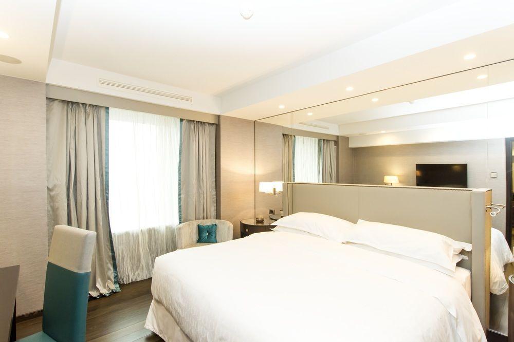 Sheraton Bucharest Hotel Exterior foto Deluxe Room