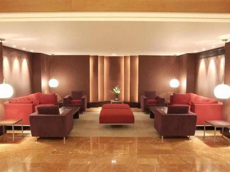Sheraton Bucharest Hotel Exterior foto The lounge at the airport